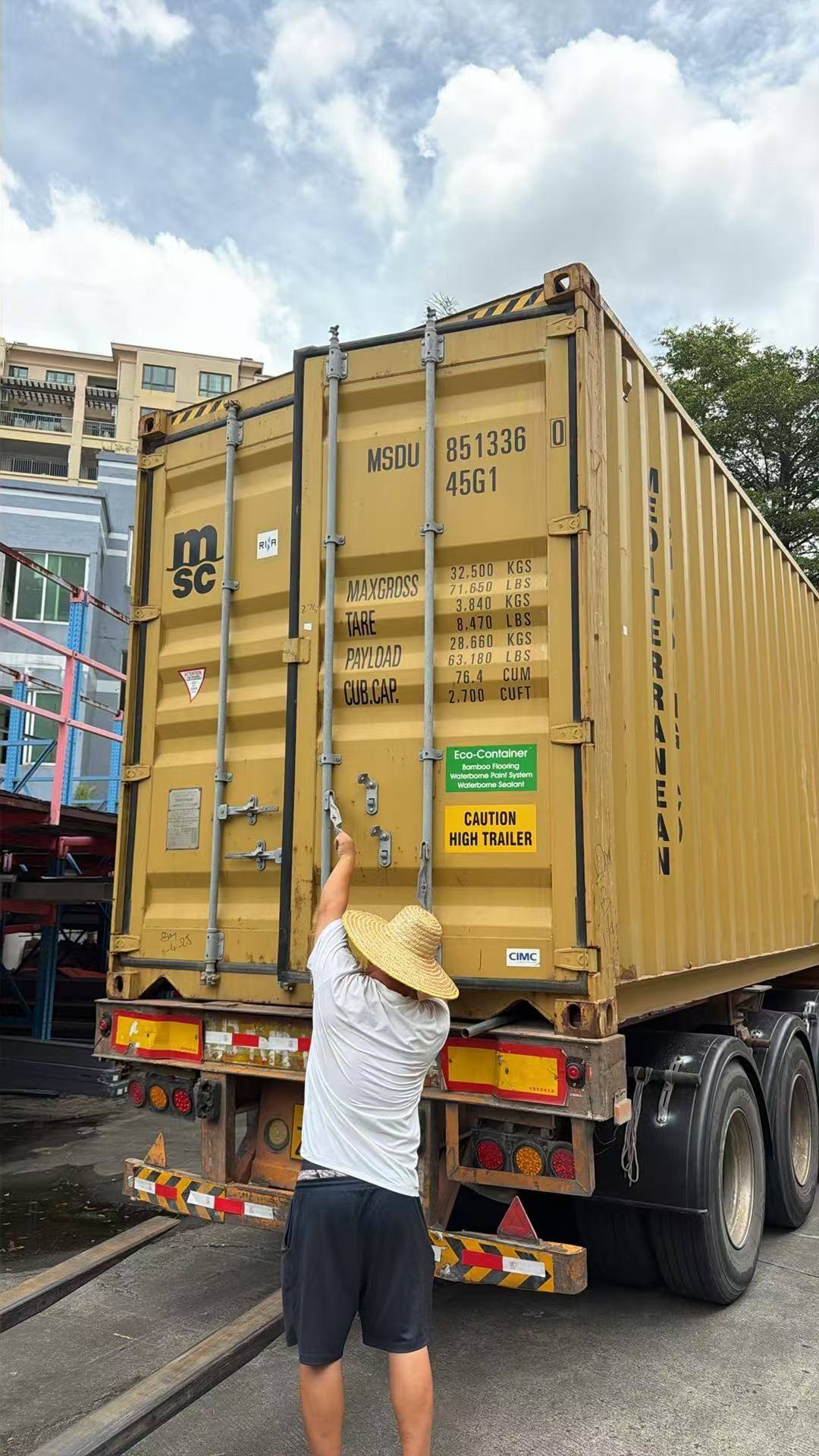 Export-standard wooden crate packaging and 40HQ container loading for commercial pergola